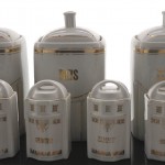 Uromas antike Aufbewahrungsgefäße für Nudeln, Reis, Zucker und mehr aus Porzellan